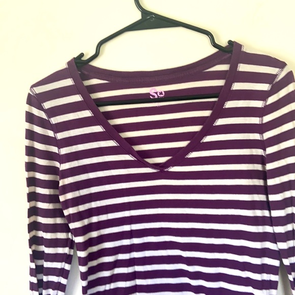 Size medium long sleeve purple and white T-shirt - Picture 4 of 4